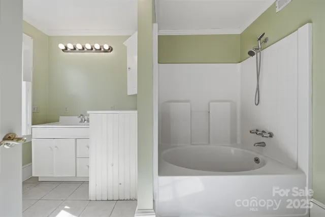 $450,000 | 1010 College Avenue Southwest, Lenoir, NC 28645