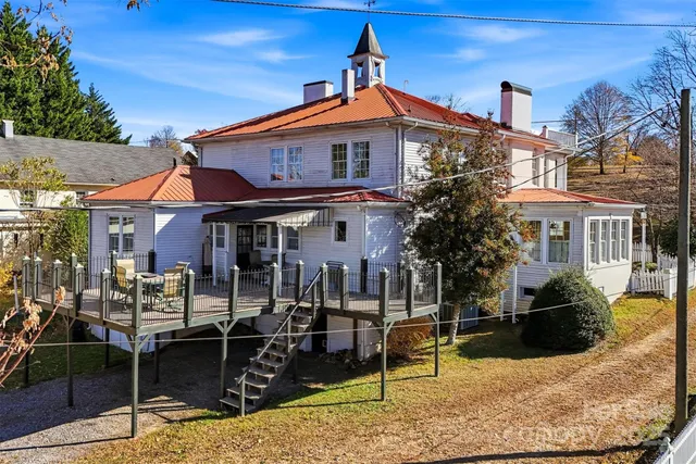 $450,000 | 1010 College Avenue Southwest, Lenoir, NC 28645