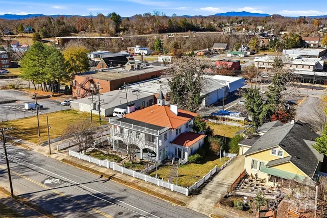 $450,000 | 1010 College Avenue Southwest, Lenoir, NC 28645