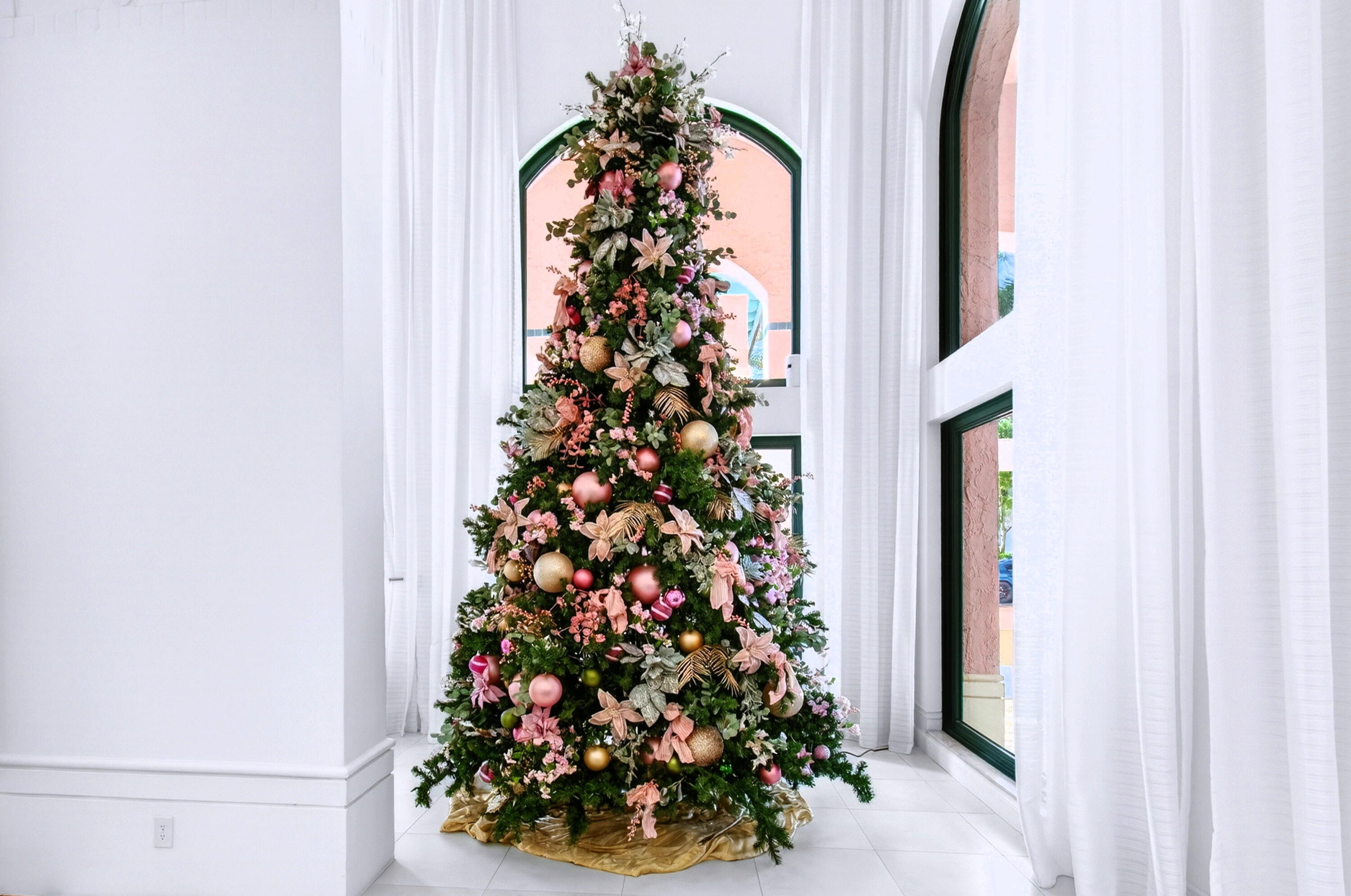140 Southeast 5th Avenue, Unit 448 Boca Raton, FL 33432 - Photo 39 of 41 41 - XMass Tree in Lobby