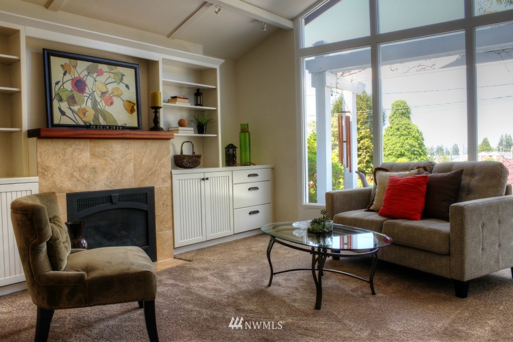 704 Bell Street Edmonds, WA 98020 - Photo 3 of 25 Gallery Image 3