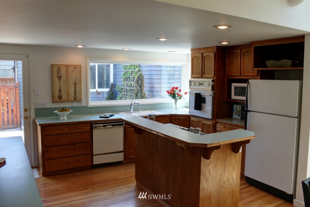 704 Bell Street Edmonds, WA 98020 - Photo 7 of 25 Gallery Image 7