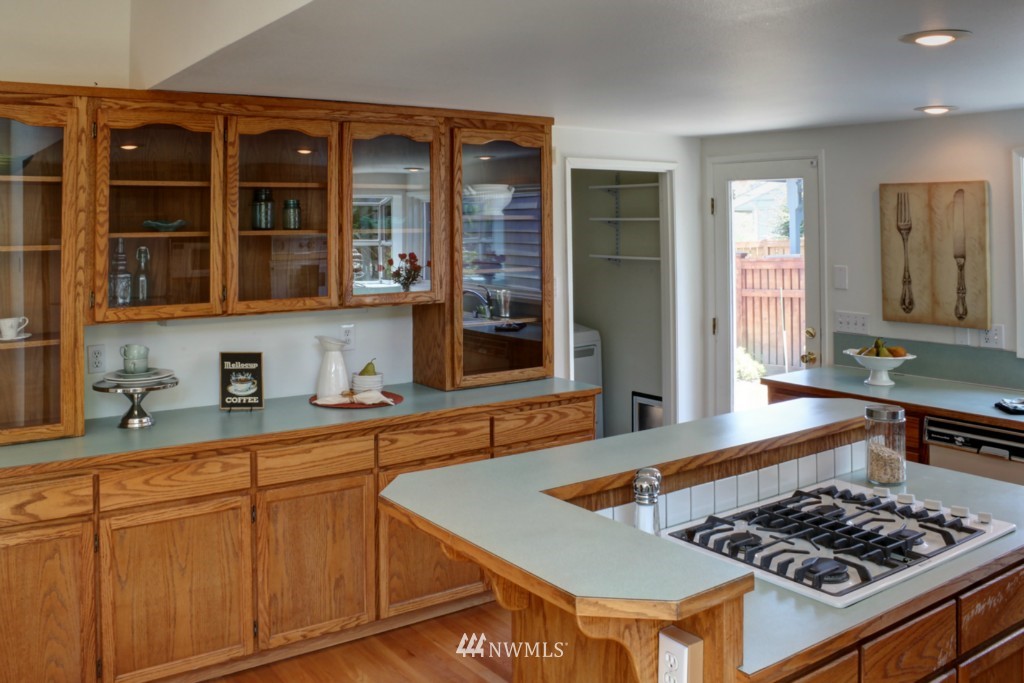 704 Bell Street Edmonds, WA 98020 - Photo 8 of 25 Gallery Image 8