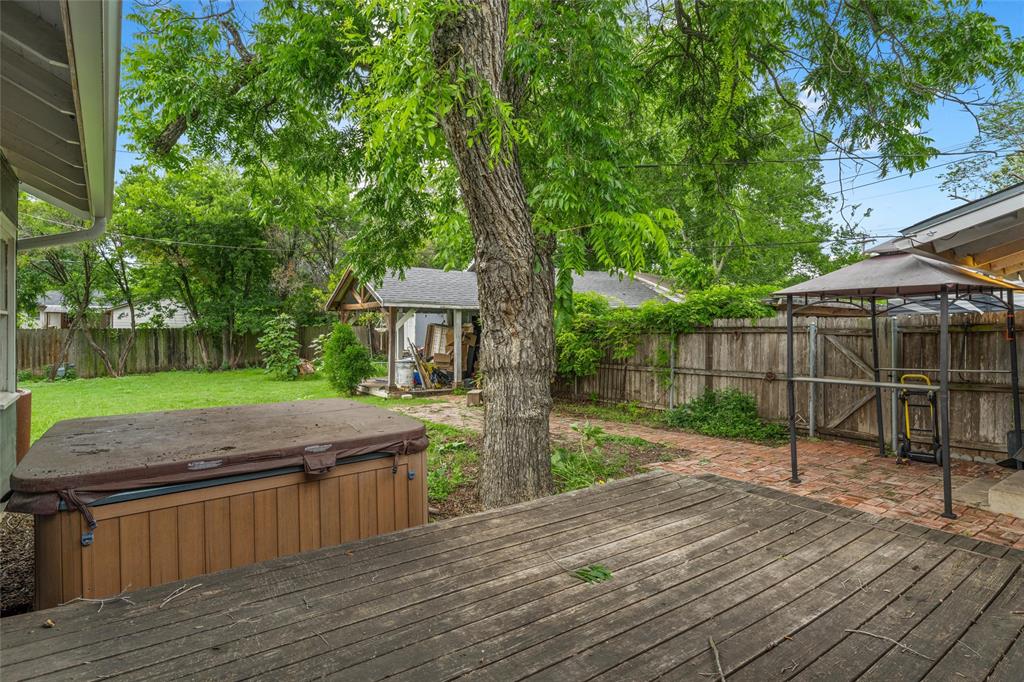2717 Colcord Avenue Waco, TX 76707 - Photo 21 of 34 a backyard of a house with seating space