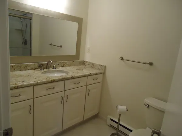 $2,200 | 142 Cross Slope Court, Unit F, Manalapan, NJ 07726