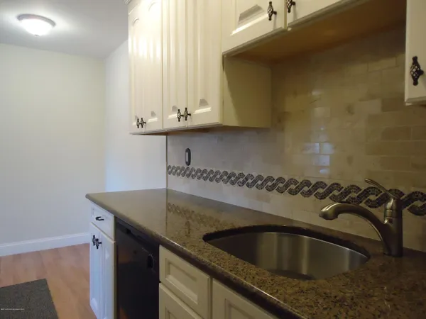 $2,200 | 142 Cross Slope Court, Unit F, Manalapan, NJ 07726