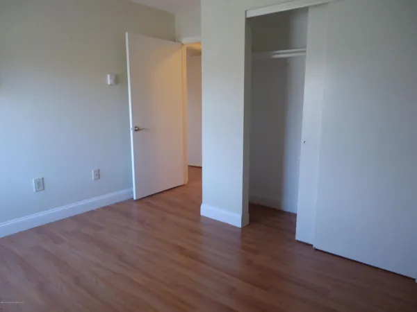 $2,200 | 142 Cross Slope Court, Unit F, Manalapan, NJ 07726