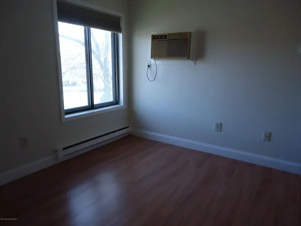 $2,200 | 142 Cross Slope Court, Unit F, Manalapan, NJ 07726