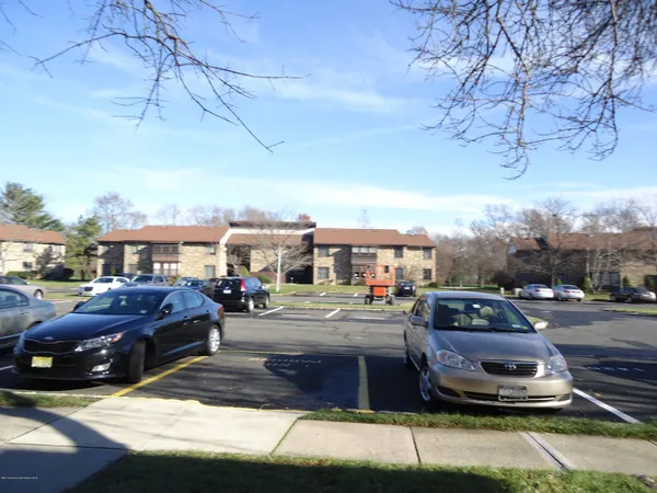$2,200 | 142 Cross Slope Court, Unit F, Manalapan, NJ 07726