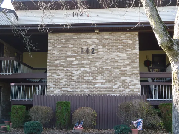 $2,200 | 142 Cross Slope Court, Unit F, Manalapan, NJ 07726