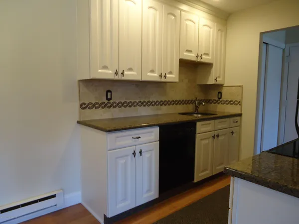 $2,200 | 142 Cross Slope Court, Unit F, Manalapan, NJ 07726