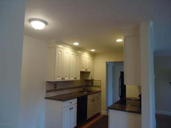 $2,200 | 142 Cross Slope Court, Unit F, Manalapan, NJ 07726