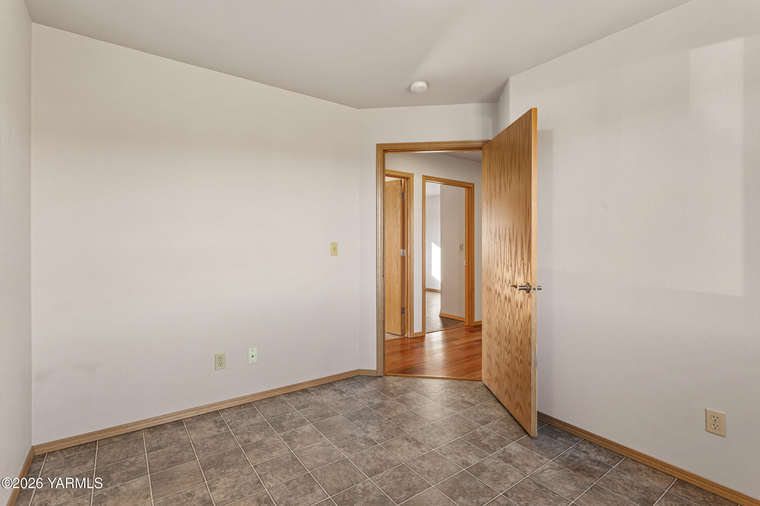 14929 Cottonwood Canyon Road Yakima, WA 98908 - Photo 38 of 55 an empty room with closet area