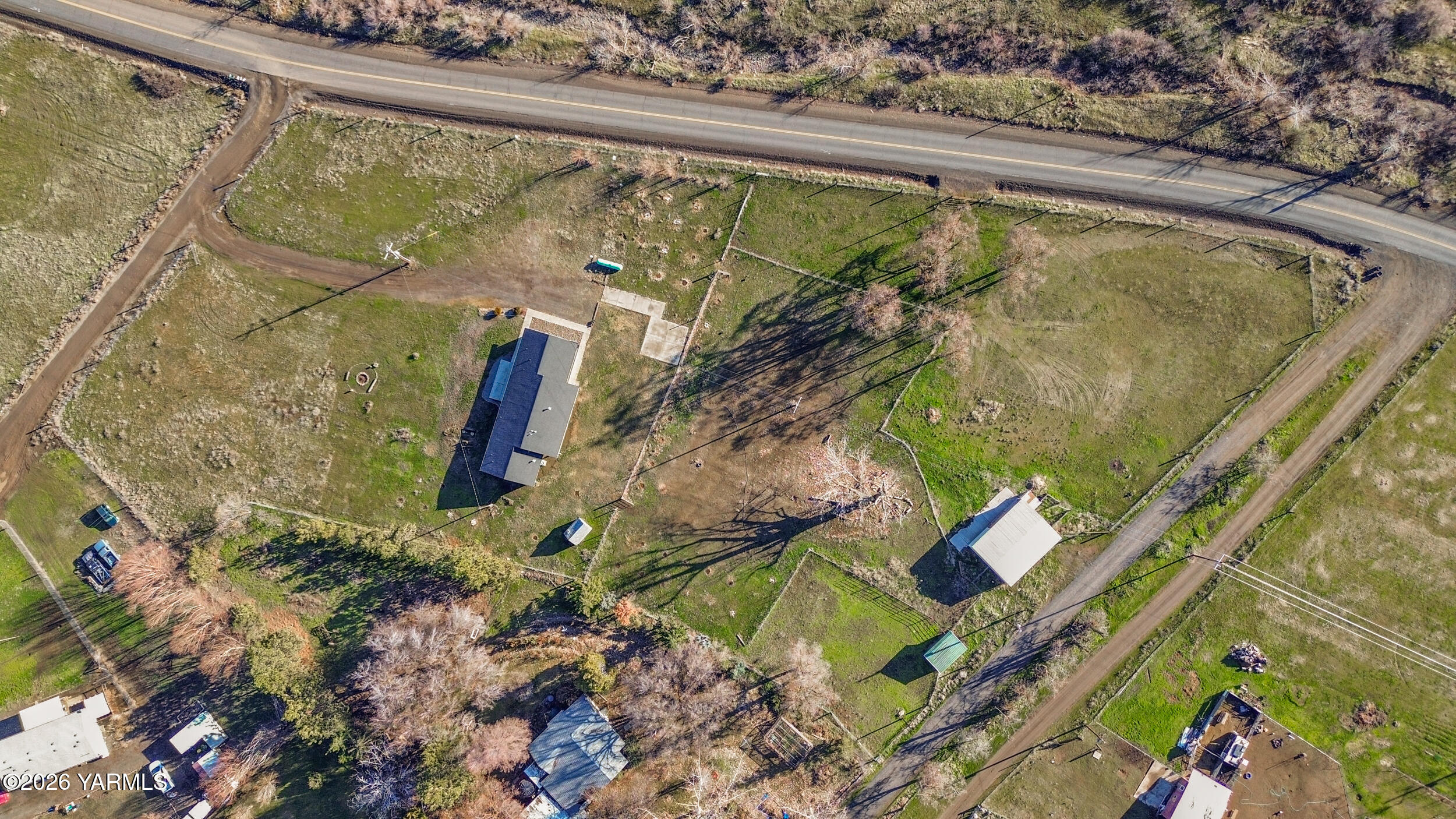 14929 Cottonwood Canyon Road Yakima, WA 98908 - Photo 51 of 55 a view of a bathtub in a garden