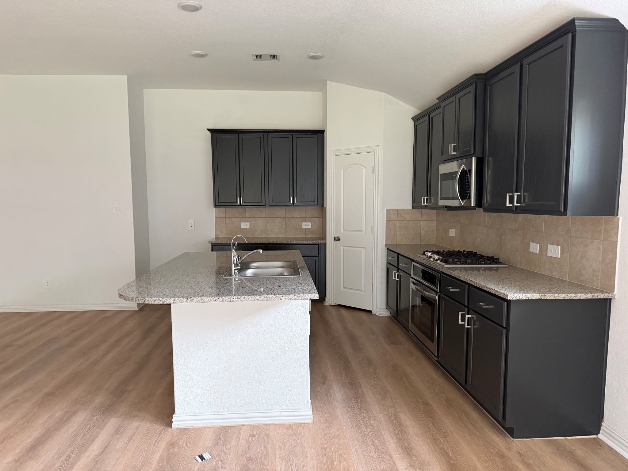 240 Scarlet Maple Way Conroe, TX 77318 - Photo 5 of 14
