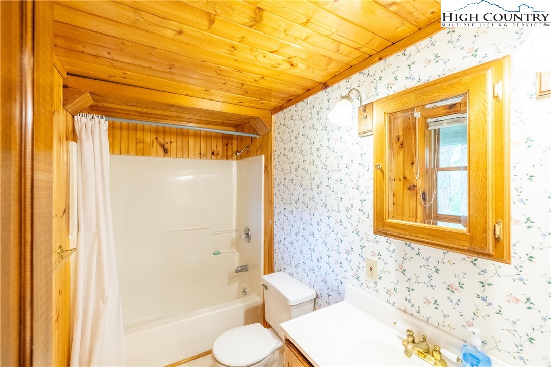 45 Bailey Road Ennice, NC 28623 - Photo 15 of 48 a bathroom with a bathtub and sink