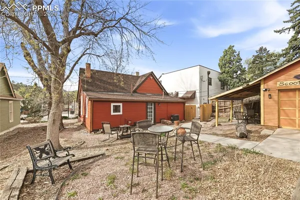 a view of residential houses with outdoor space