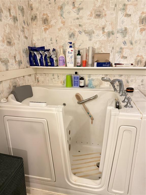 5109 Southwest 10th Street Bell, FL 32619 - Photo 32 of 38 a utility room with dryer and washer