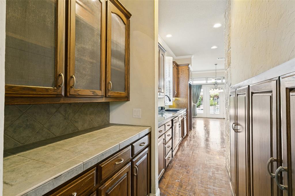13825 Riviera East Fort Worth, TX 76028 - Photo 8 of 39 Butlers Pantry