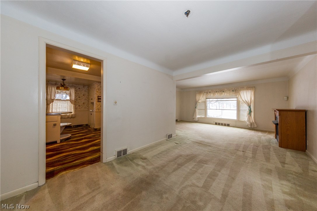 2267 Edgerton Road Cleveland, OH 44118 - Photo 7 of 33