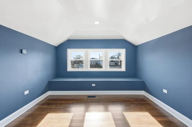 a view of entryway with window