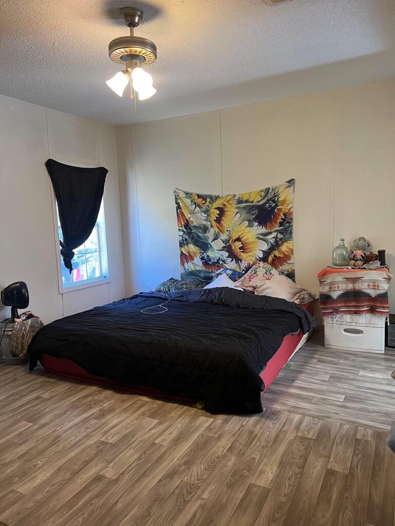 4225 Harielson Road Crestview, FL 32539 - Photo 5 of 10 IMG_04 Bed