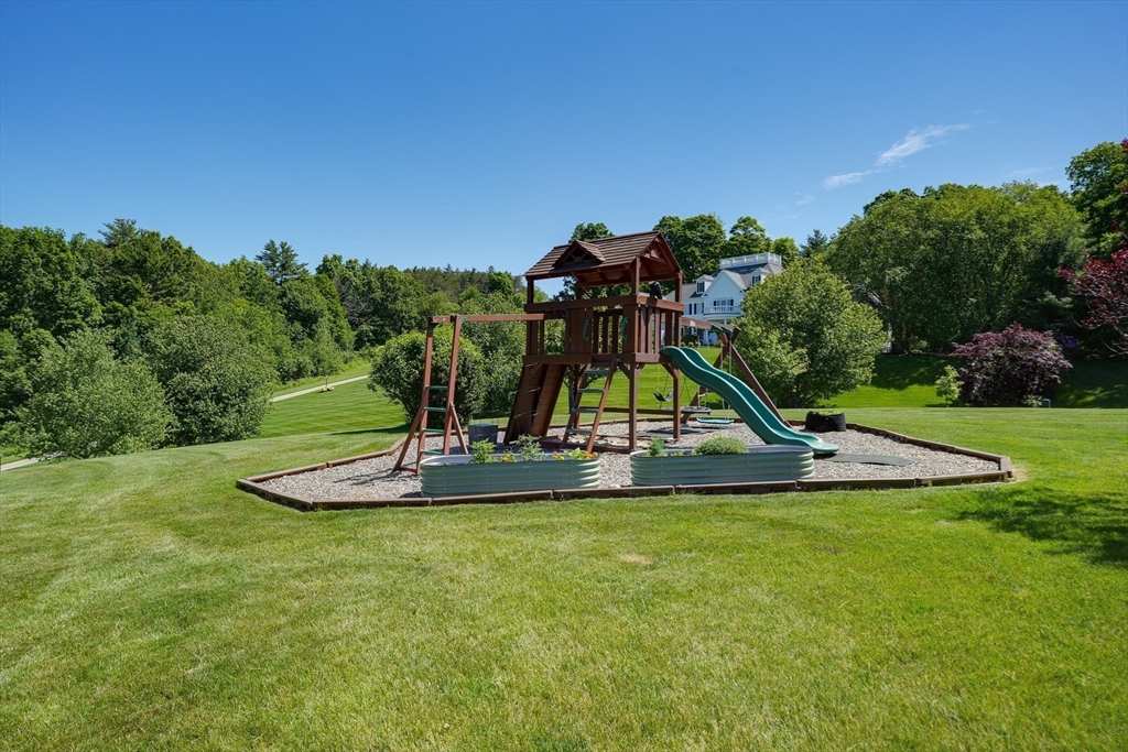27 Autumn Ridge Road Berlin, MA 01503 - Photo 10 of 42