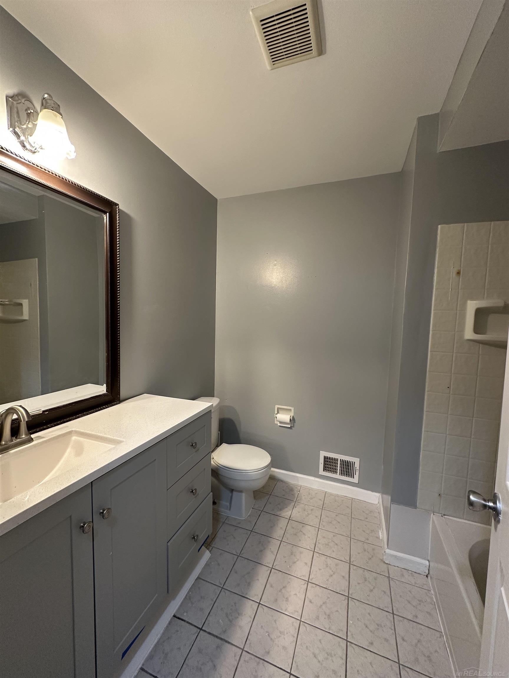14148 East 14 Mile Road Warren, MI 48088 - Photo 11 of 16