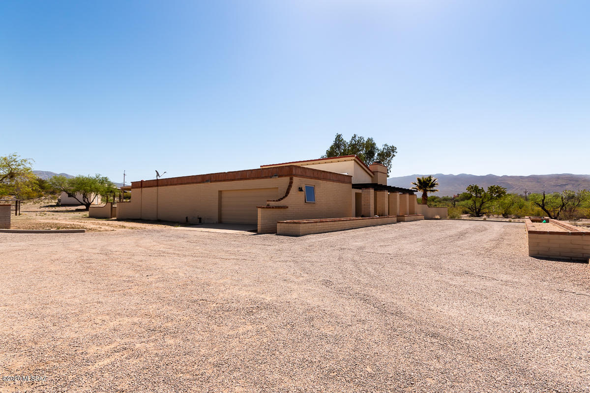 11511 East Tanque Verde Road Tucson, AZ 85749 - Photo 2 of 46 Gallery Image 2