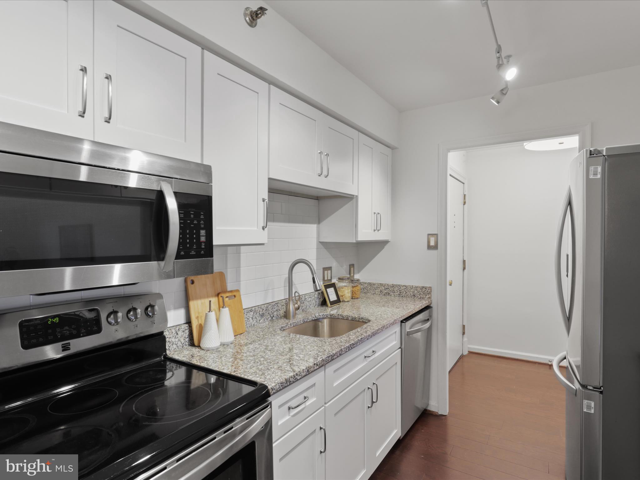 1301 North Courthouse Road, Unit 1008 Arlington, VA 22201 - Photo 10 of 29