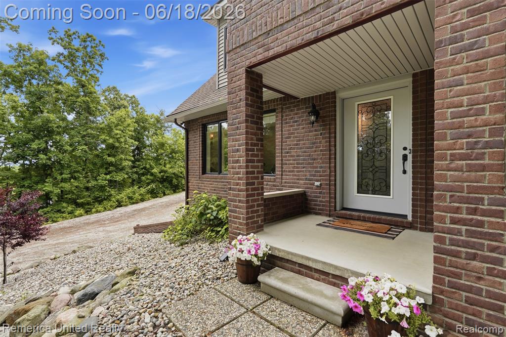 3175 Kensington Road Milford, MI 48380 - Photo 2 of 49