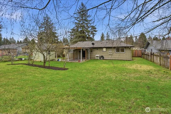 a view of house with a big yard