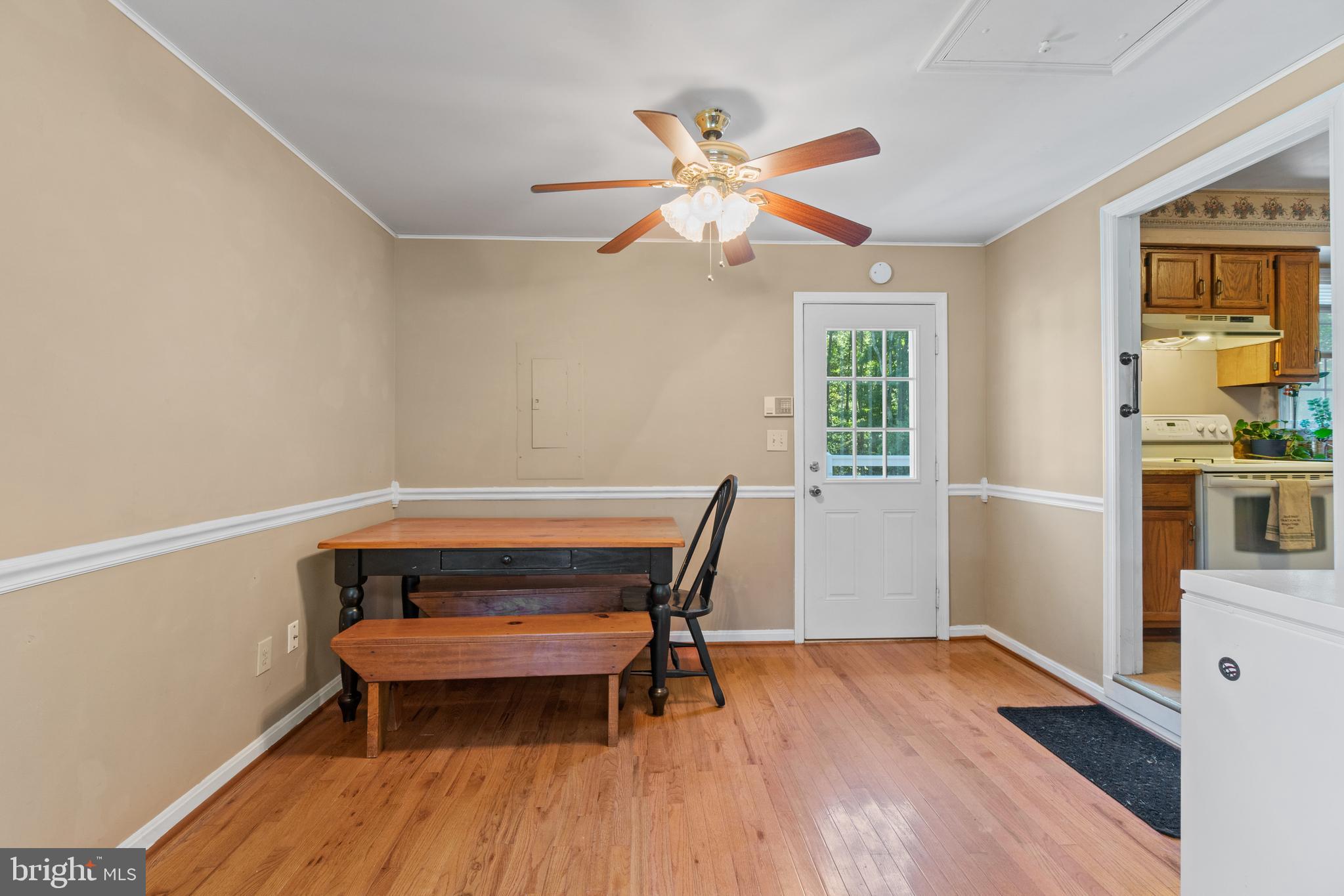 14372 Round Hill Road King George, VA 22485 - Photo 16 of 36 Family Room Adjacent to Kitchen