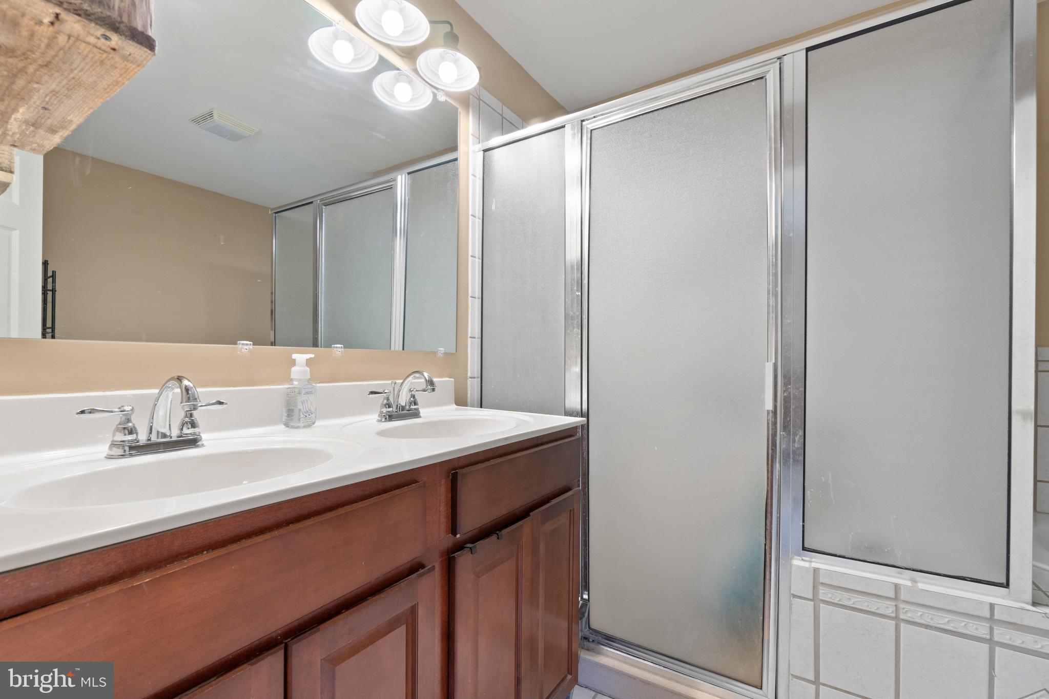 14372 Round Hill Road King George, VA 22485 - Photo 19 of 36 Master Bathroom