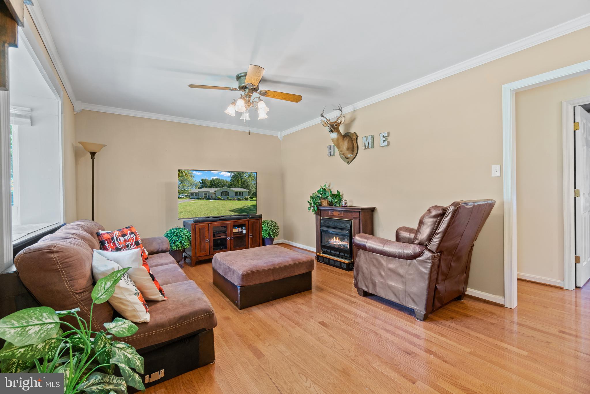 14372 Round Hill Road King George, VA 22485 - Photo 8 of 36 Living Room