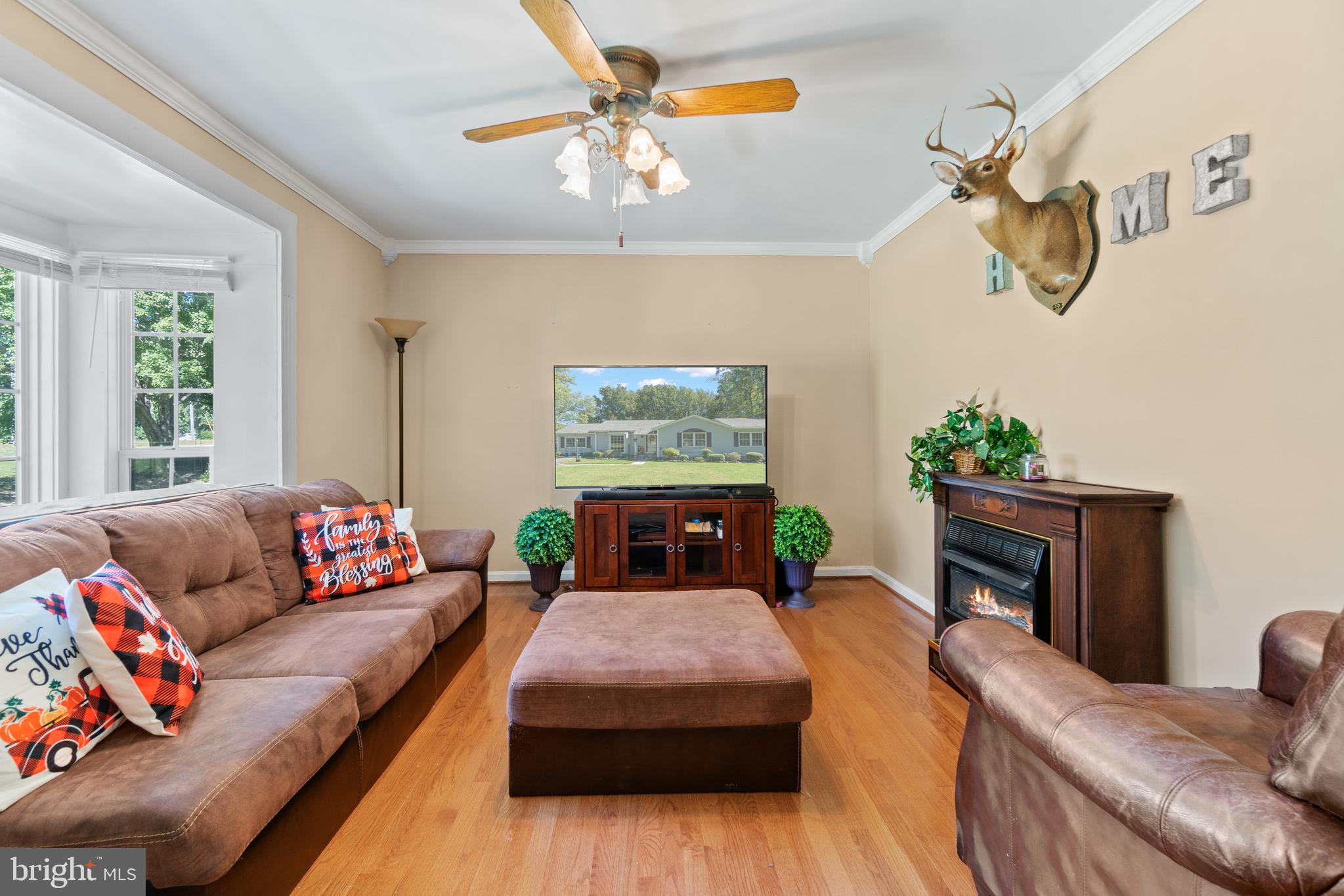 14372 Round Hill Road King George, VA 22485 - Photo 9 of 36 Living Room