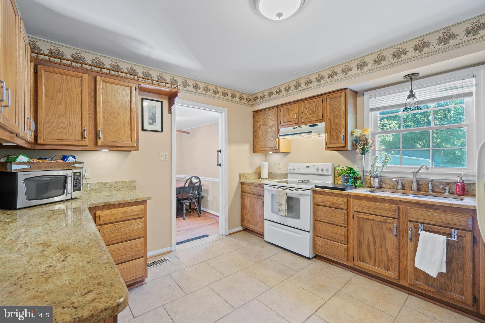 14372 Round Hill Road King George, VA 22485 - Photo 10 of 36 Spacious Kitchen