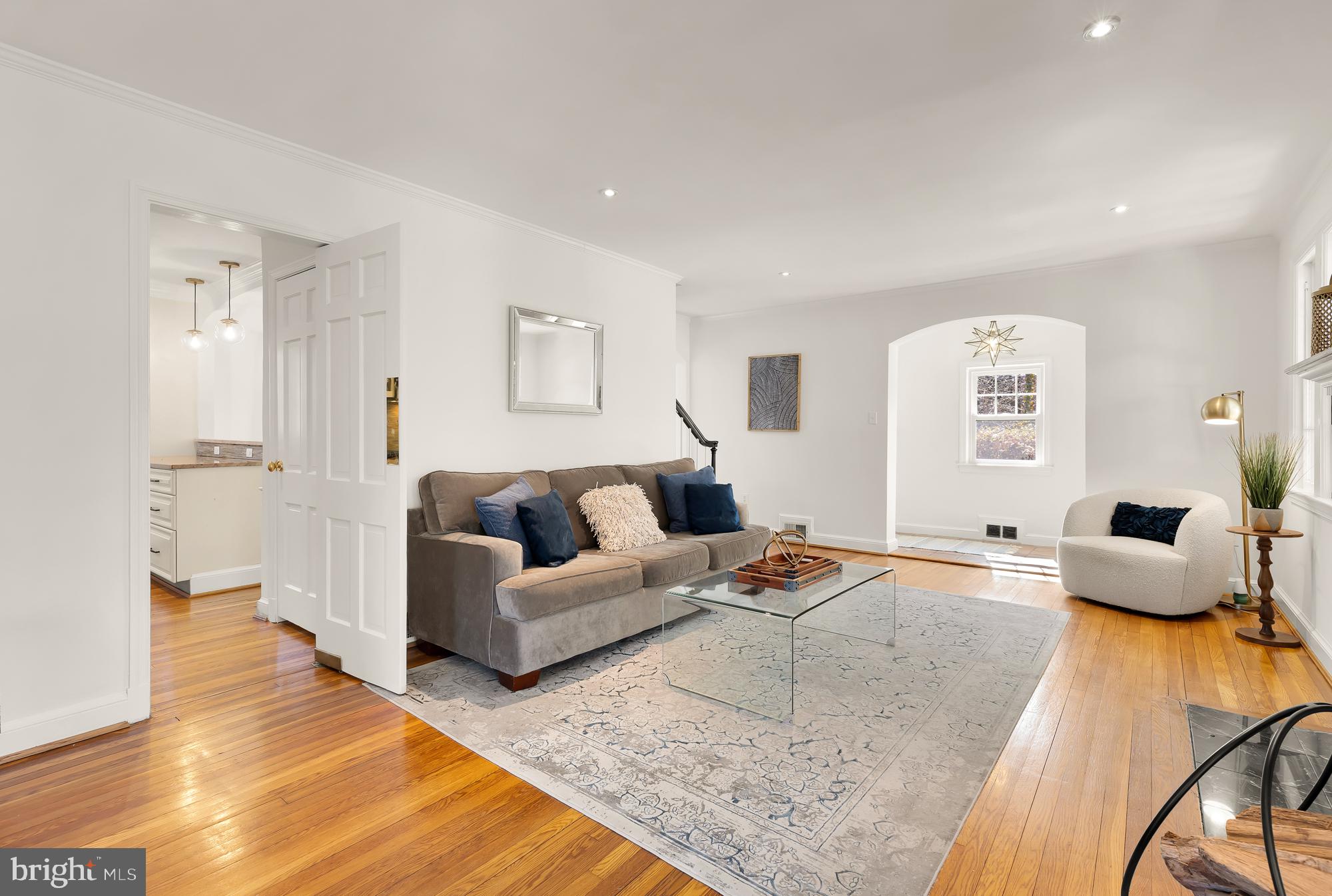 1635 Roxanna Road Northwest Washington, DC 20012 - Photo 4 of 49 Fantastic flow on the main level