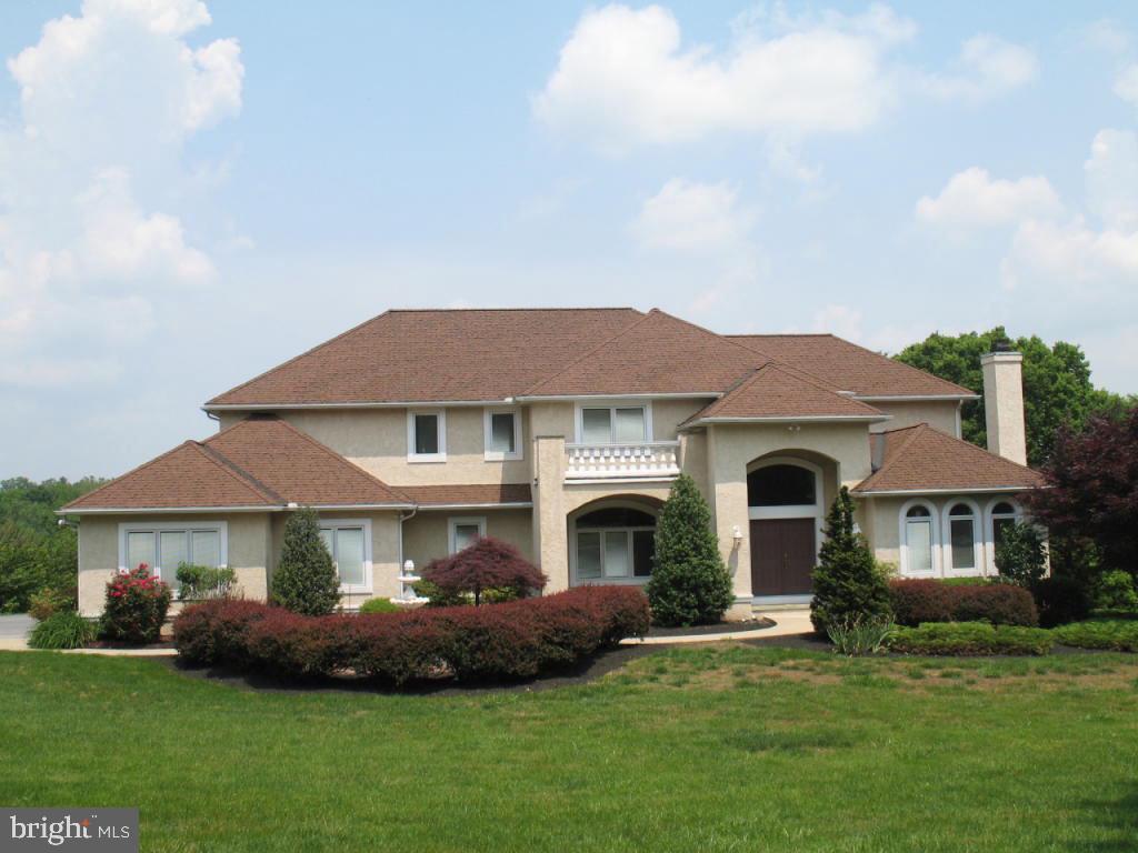 17 Deerfield Road Lancaster, PA 17603 - Photo 1 of 24 Gallery Image 1