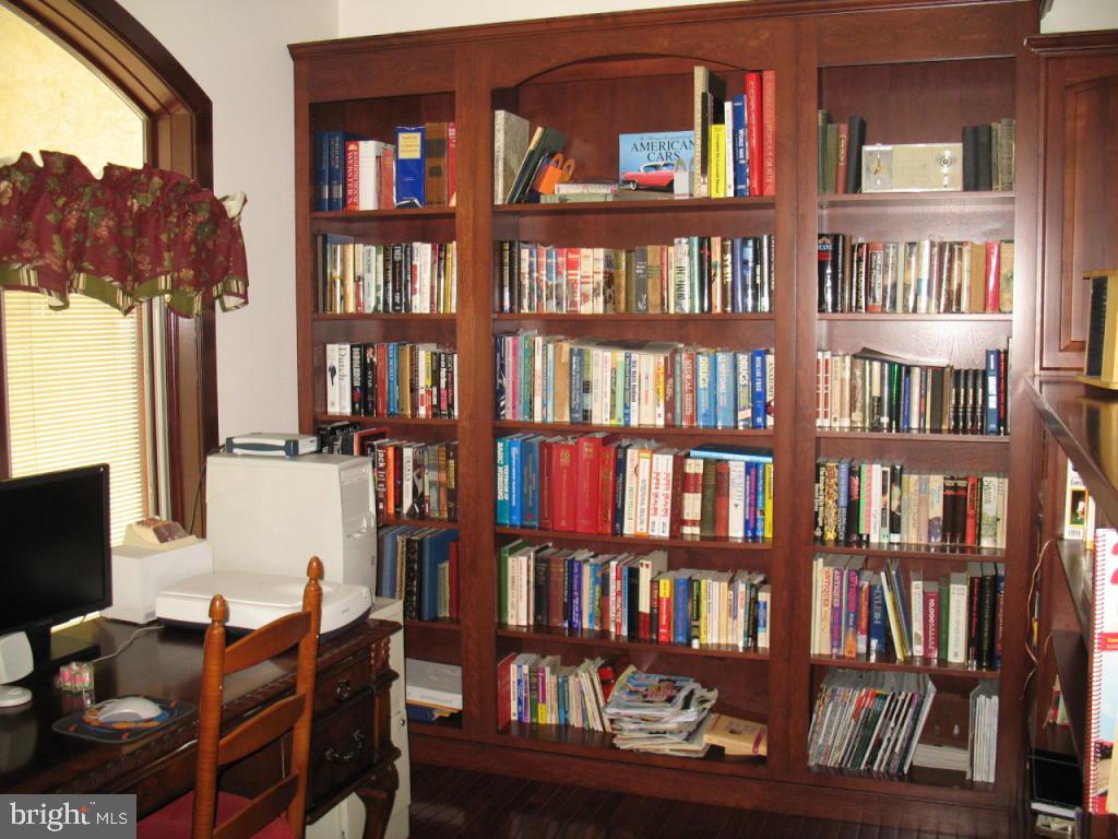 17 Deerfield Road Lancaster, PA 17603 - Photo 11 of 24 Gallery Image 11