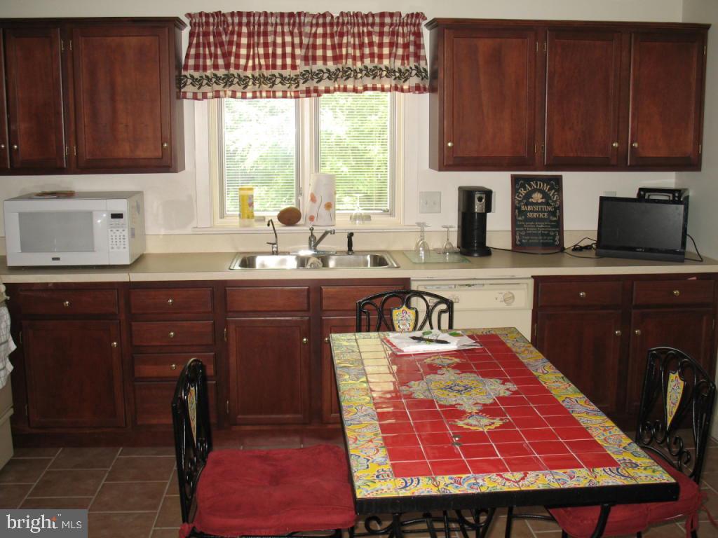 17 Deerfield Road Lancaster, PA 17603 - Photo 18 of 24 Gallery Image 18