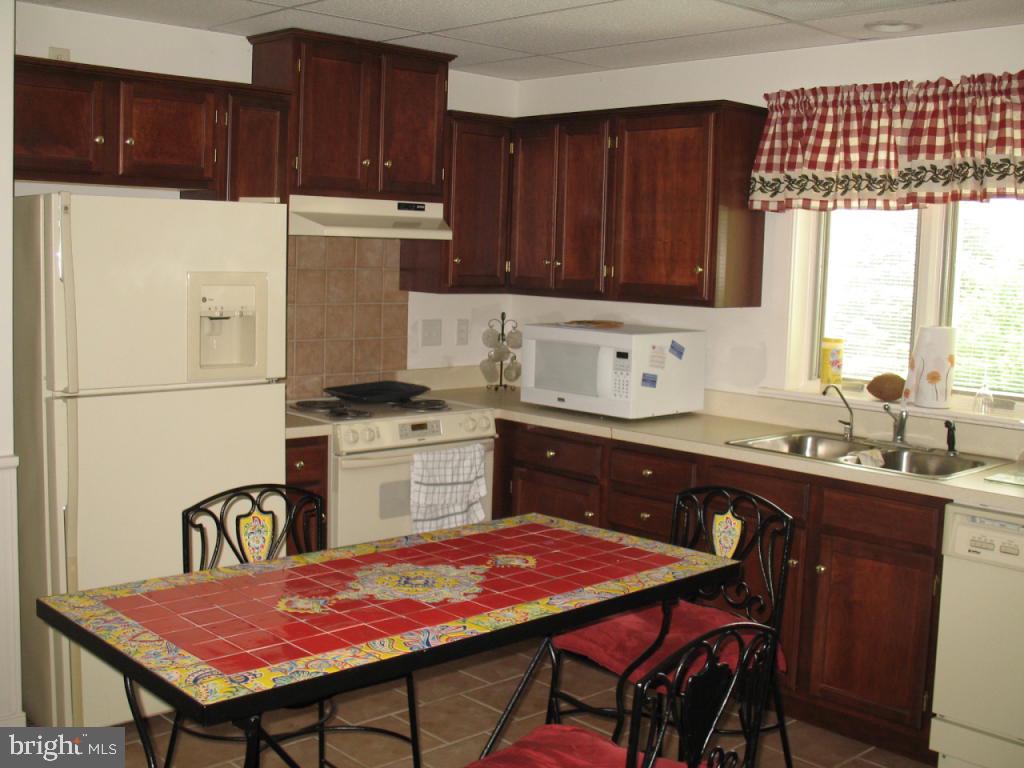 17 Deerfield Road Lancaster, PA 17603 - Photo 19 of 24 Gallery Image 19