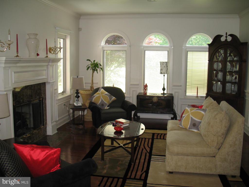 17 Deerfield Road Lancaster, PA 17603 - Photo 4 of 24 Gallery Image 4