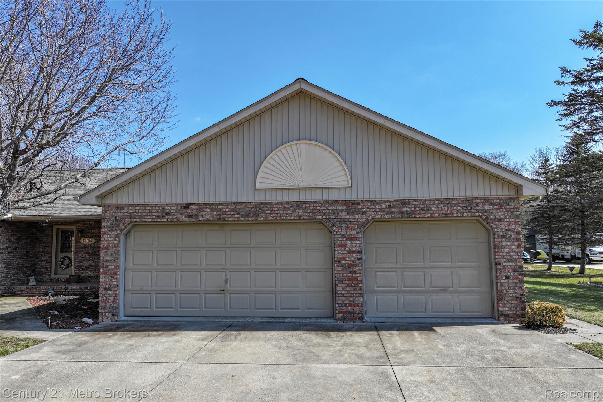 5464 North Seymour Road Flushing, MI 48433 - Photo 43 of 59 Garage with concrete driveway