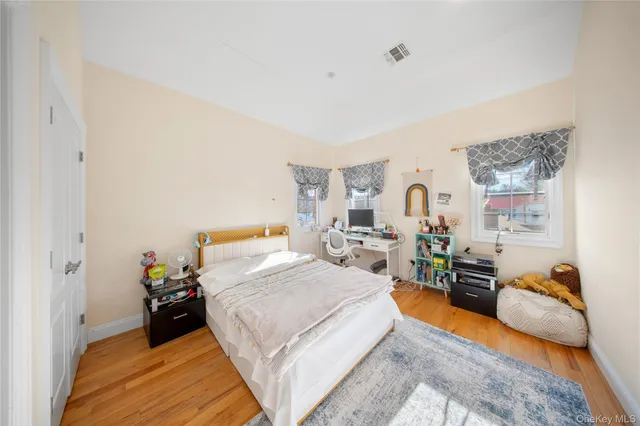 $1,668,800 | 66-19 Commonwealth Boulevard | Little Neck