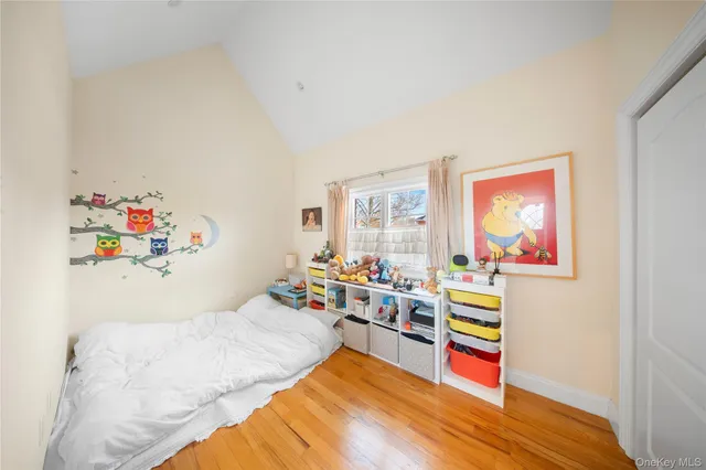 $1,668,800 | 66-19 Commonwealth Boulevard | Little Neck