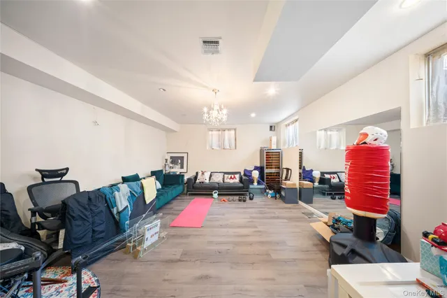 $1,668,800 | 66-19 Commonwealth Boulevard | Little Neck