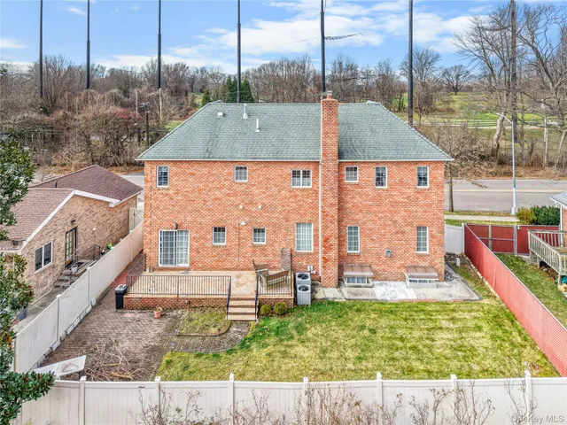 $1,668,800 | 66-19 Commonwealth Boulevard | Little Neck