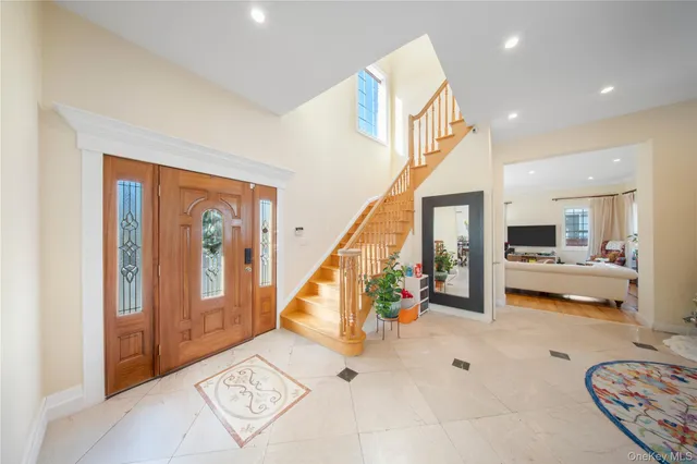 $1,668,800 | 66-19 Commonwealth Boulevard | Little Neck