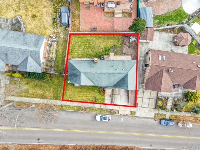 $1,668,800 | 66-19 Commonwealth Boulevard | Little Neck